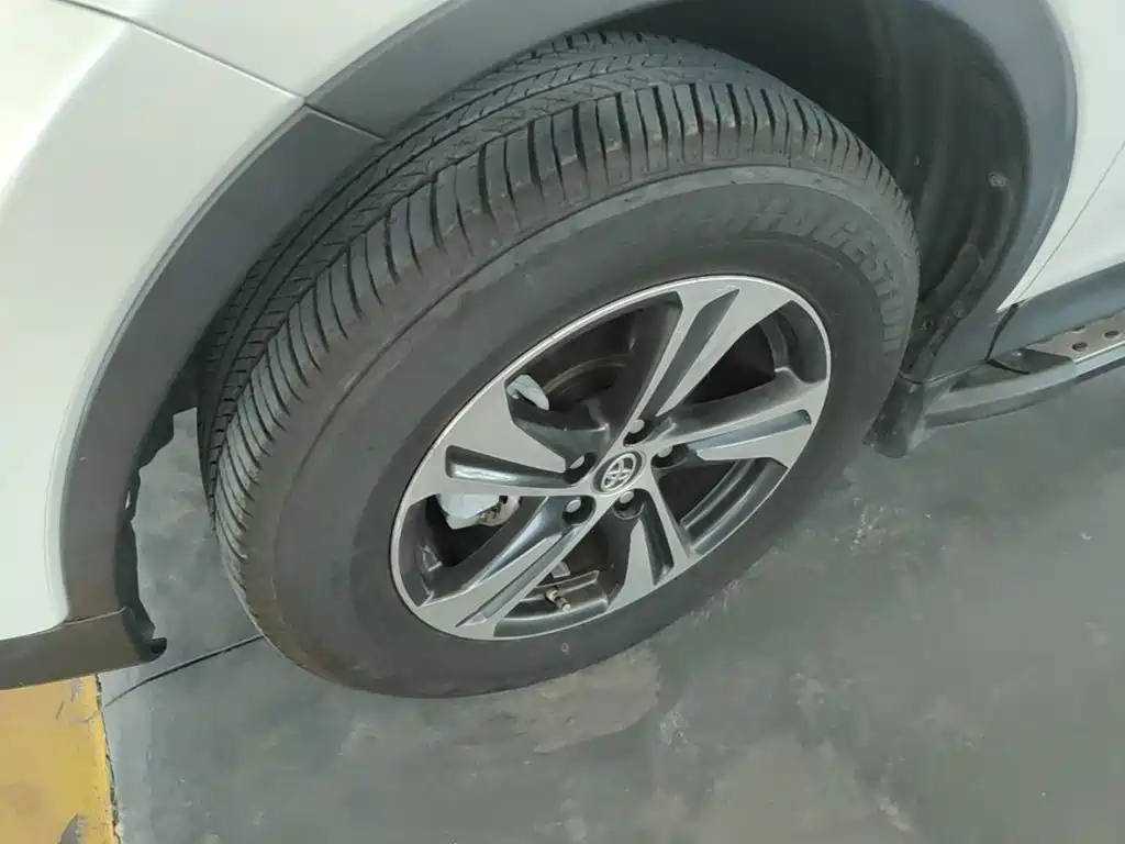 Toyota RAV4 2015 — фото 23