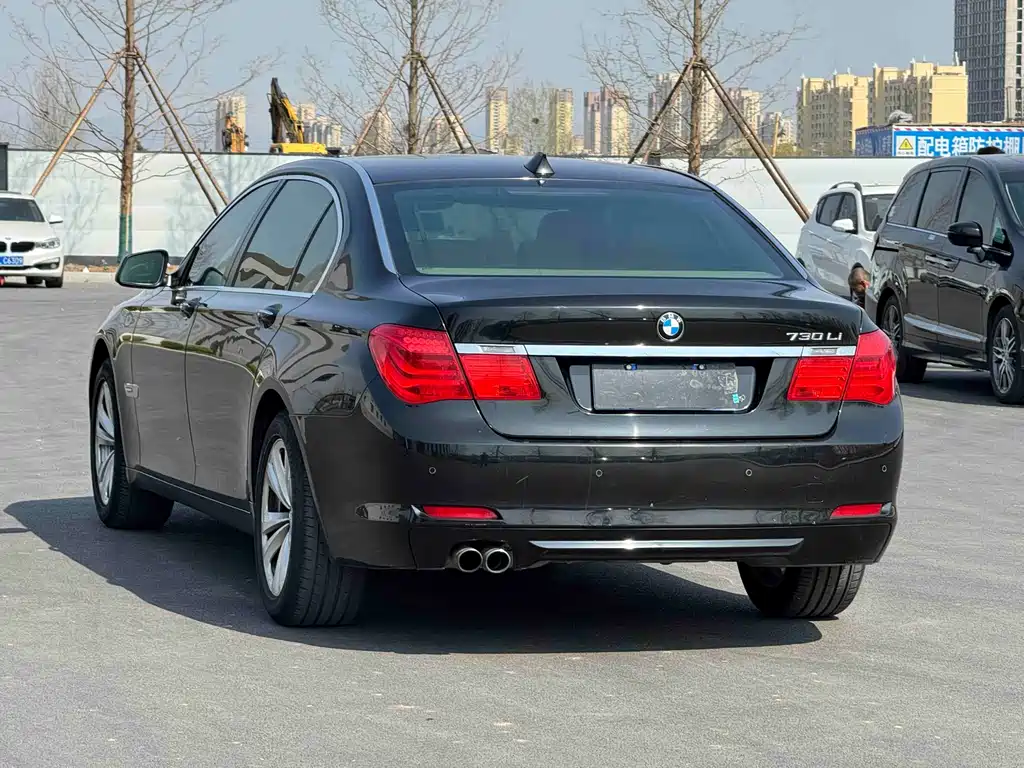 BMW 7 Series 2011 — фото 14