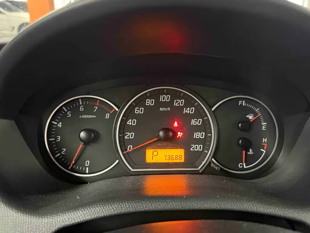 Suzuki Swift 2015 — фото 16