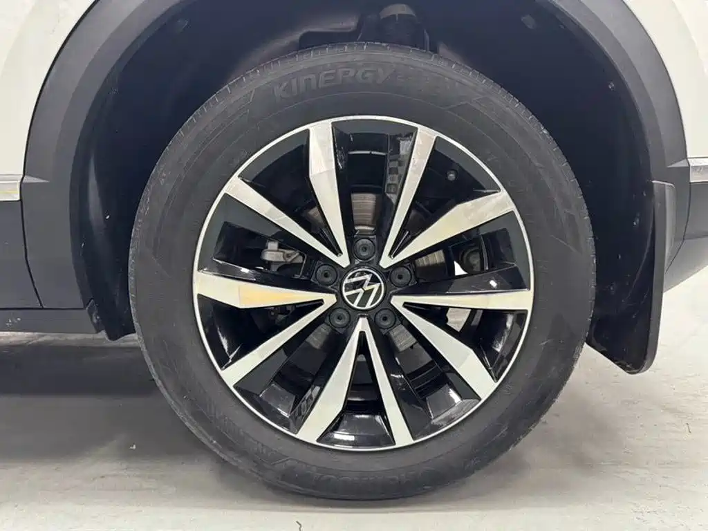 Volkswagen T-Roc 2023 — фото 19