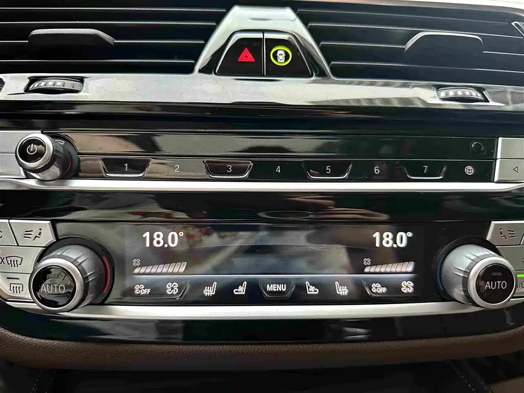 BMW 5 Series 2021 — фото 17