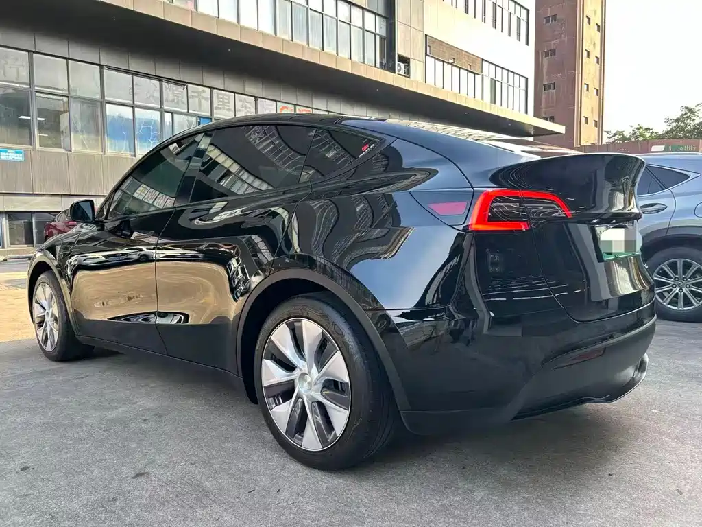 Tesla Model Y 2023 — фото 7