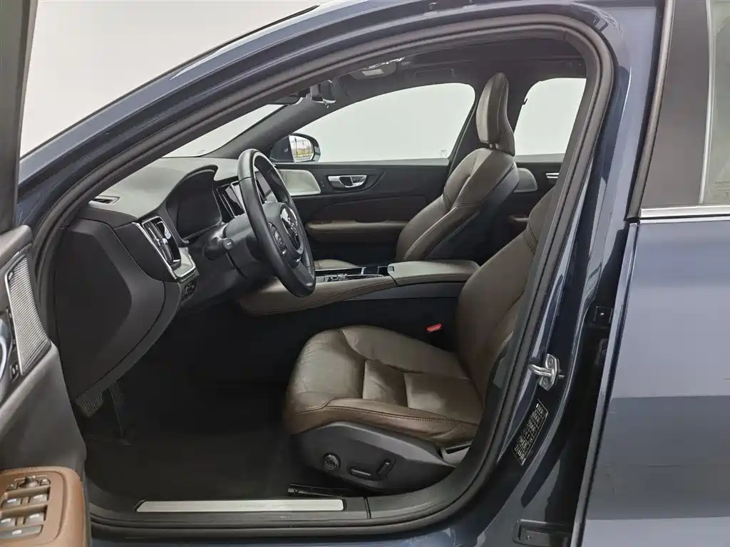 Volvo S60 PHEV 2022 — фото 10