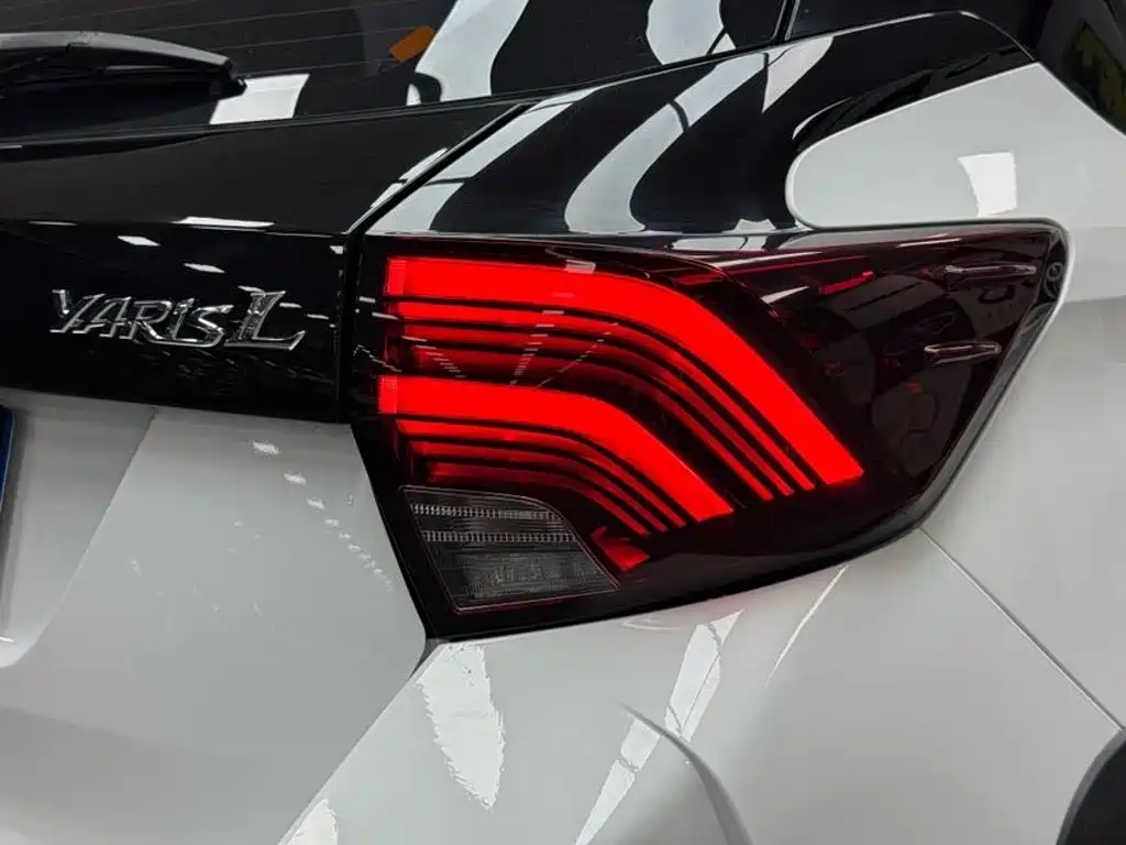 Toyota Yaris L 2022 — фото 20