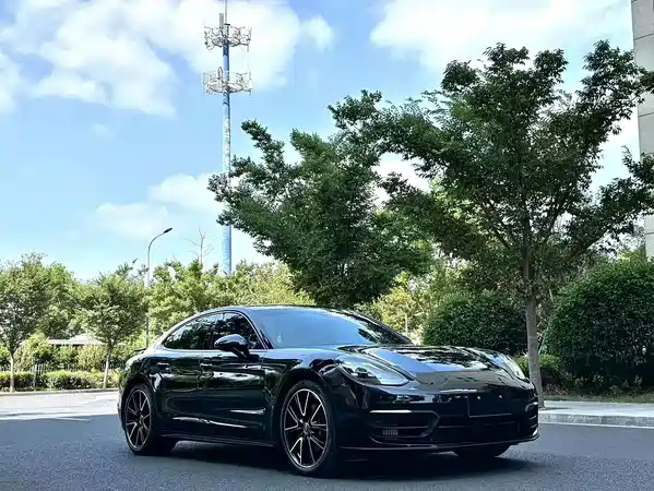 Porsche Panamera 2021
