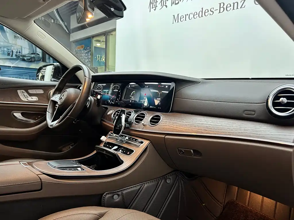 Mercedes-Benz E-Class 2023 — фото 16