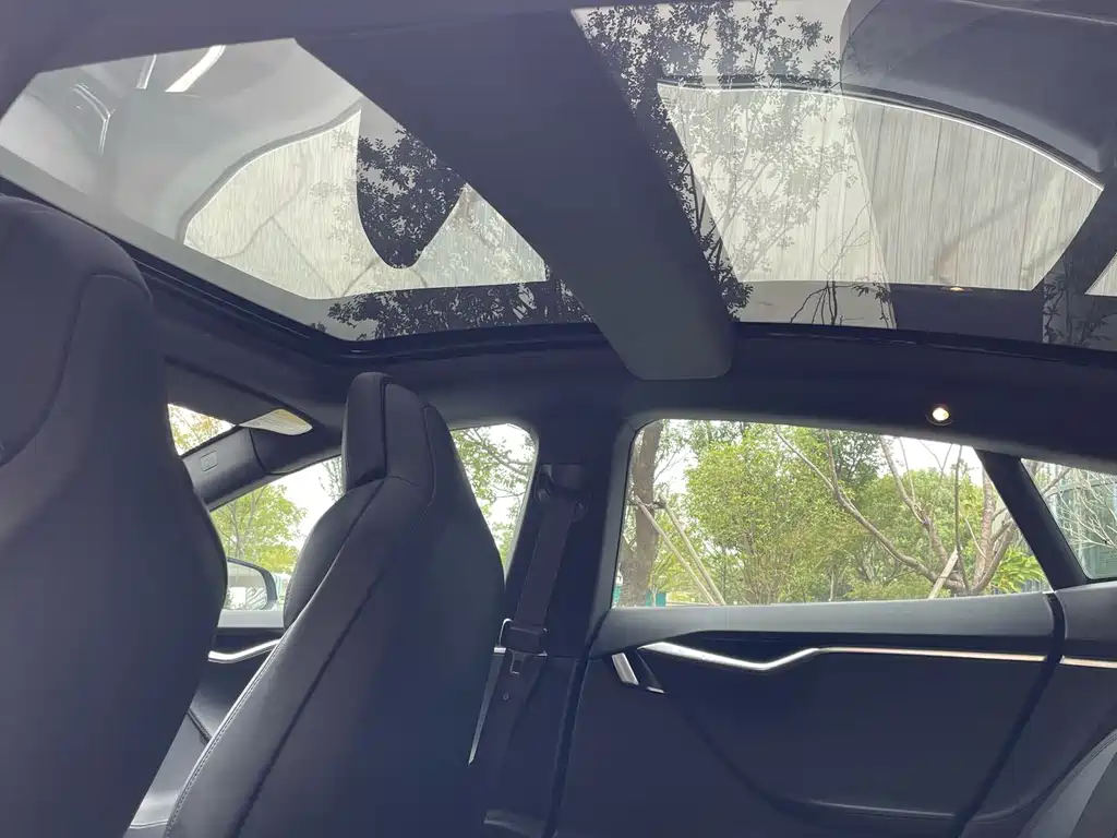 Tesla Model S 2017 — фото 17