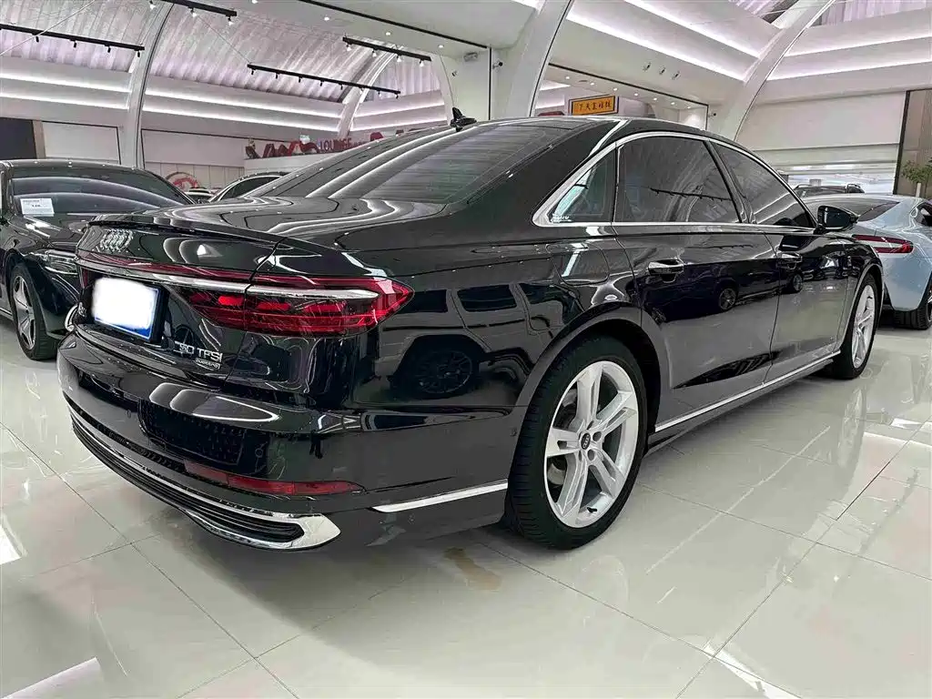 Audi A8 2023 — фото 19