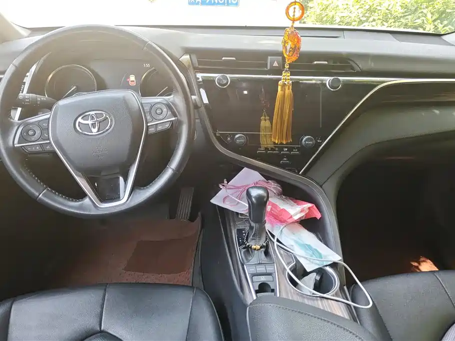 Toyota Camry 2020 — фото 10