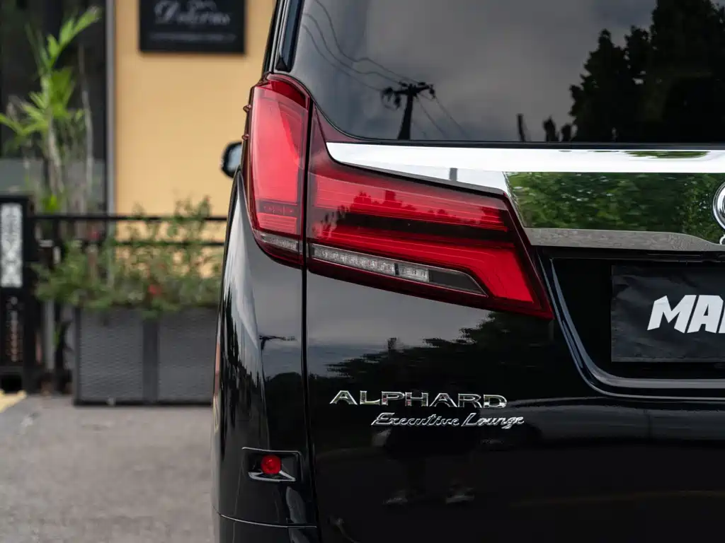 Toyota Alphard 2021 — фото 8
