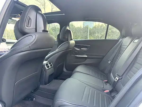 Mercedes-Benz C-Class 2024