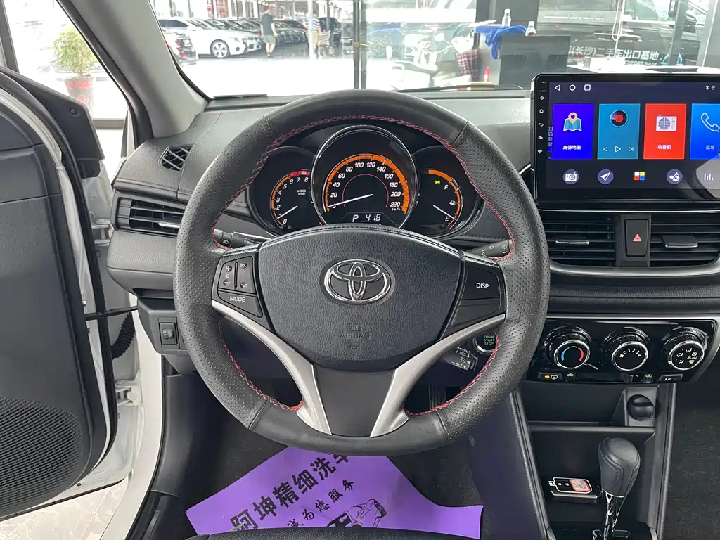 Toyota Yaris L 2022 — фото 9