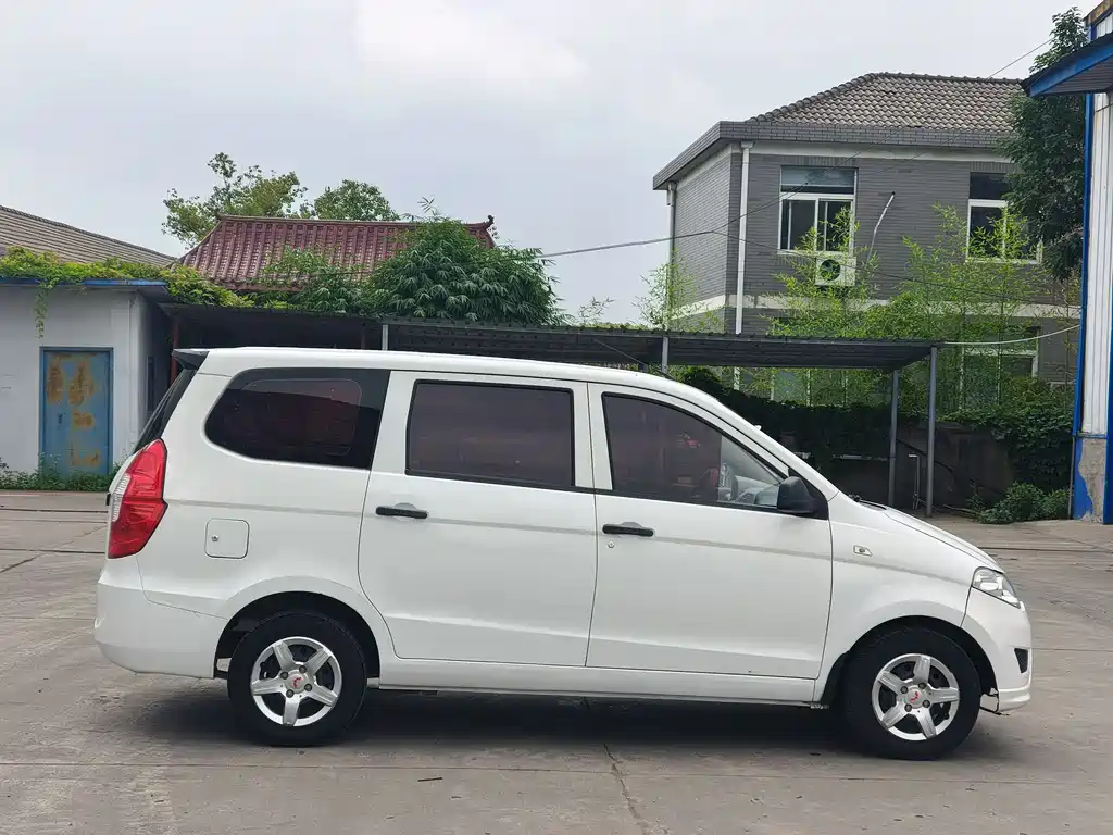 Wuling Hongguang 2018 — фото 8