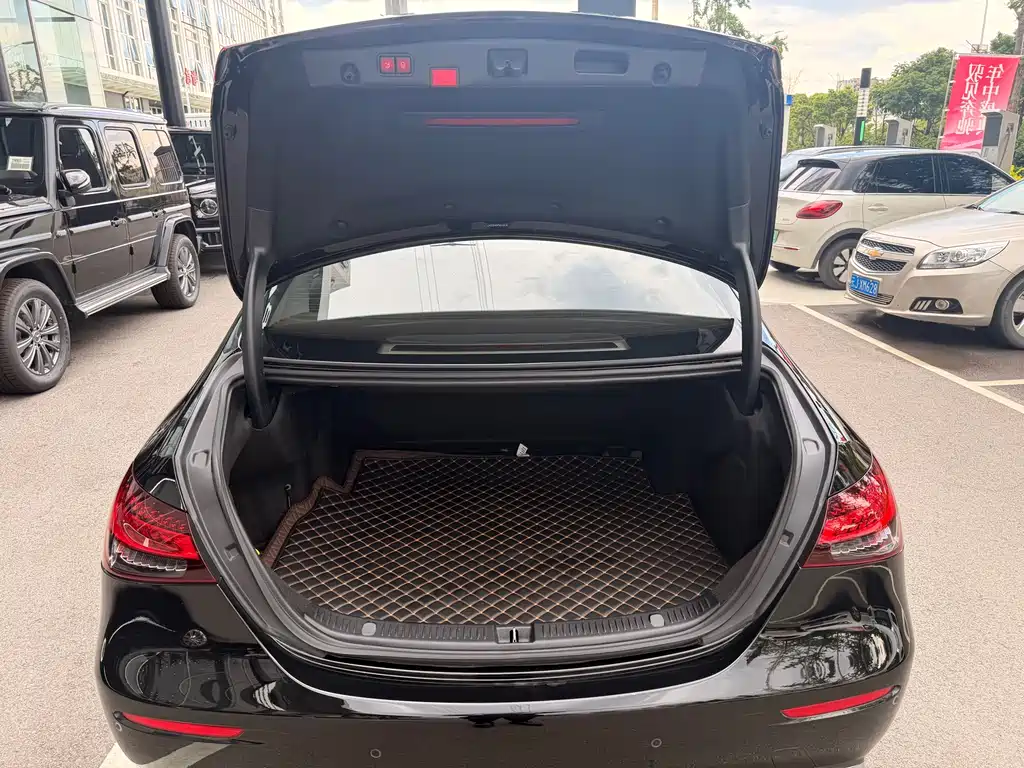 Mercedes-Benz E-Class 2023 — фото 21