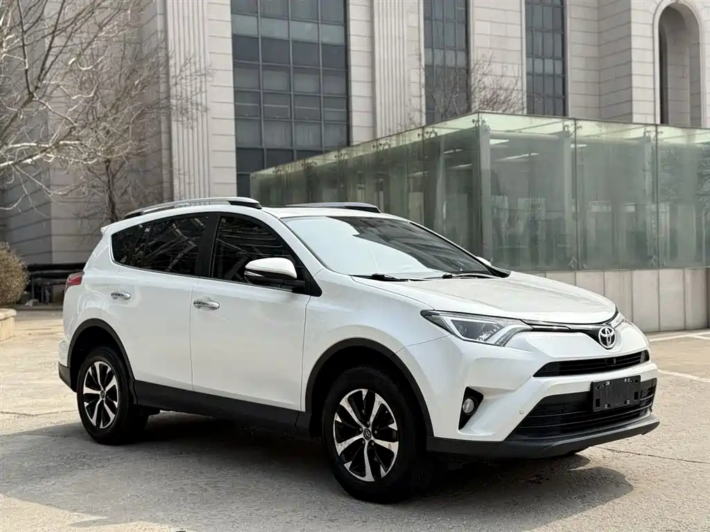 Toyota RAV4 2019 — фото 11