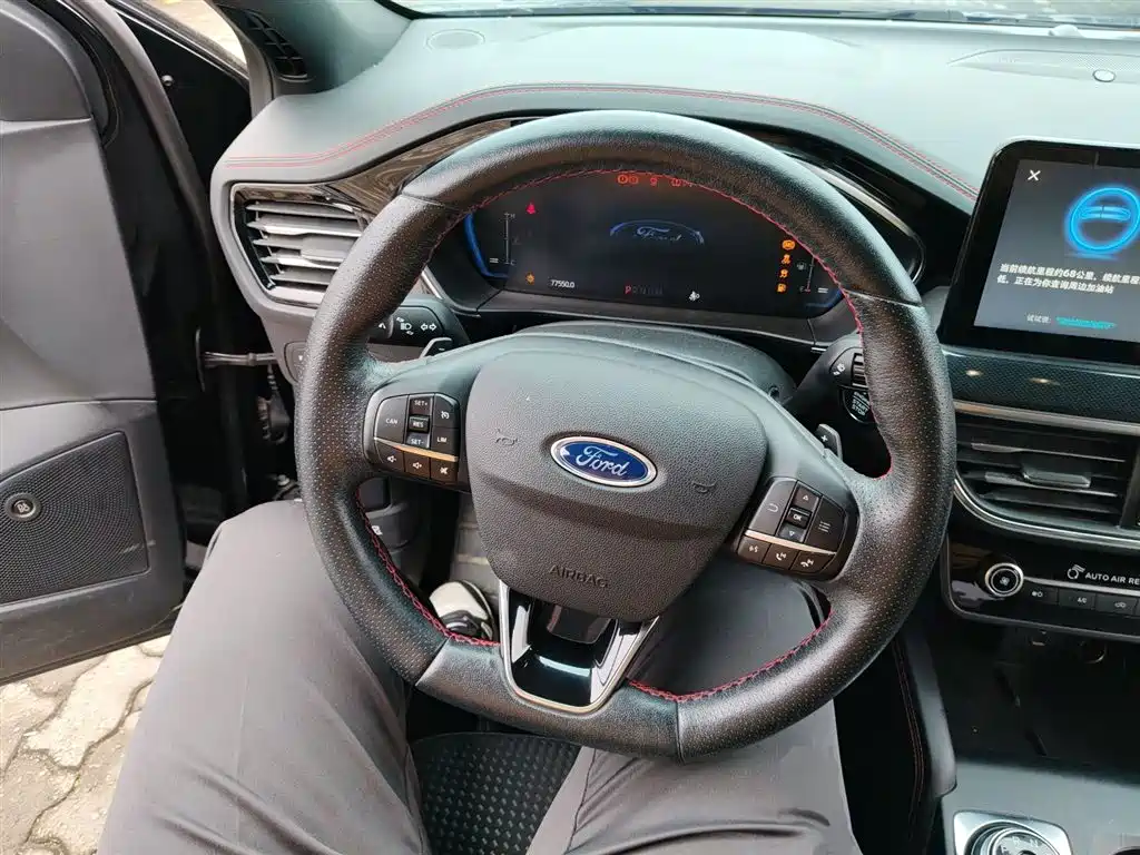 Ford Focus 2021 — фото 11