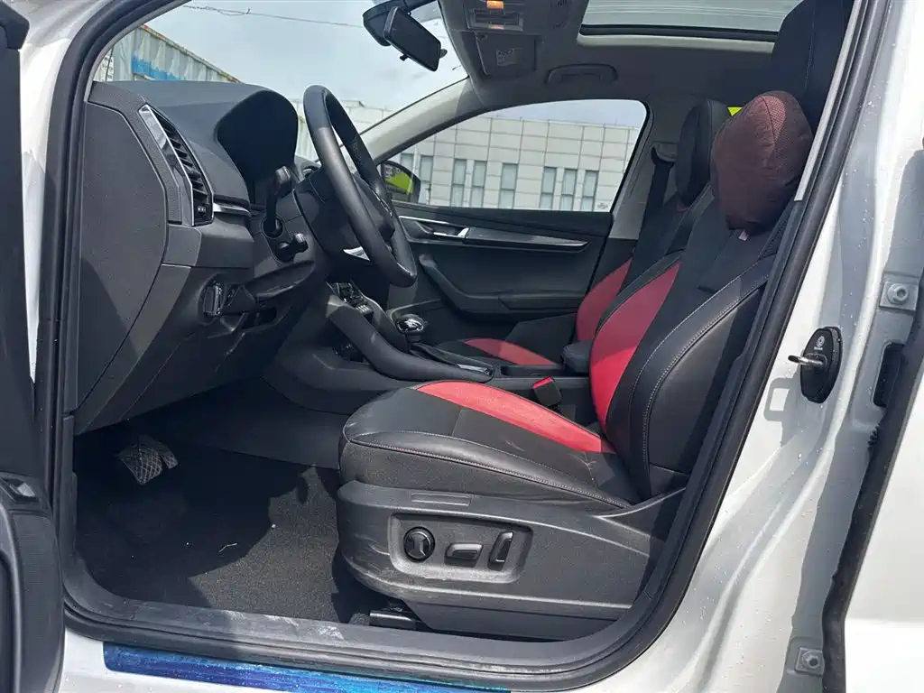 Skoda Karoq 2025 — фото 3