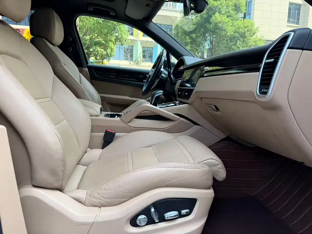 Porsche Cayenne 2018 — фото 16