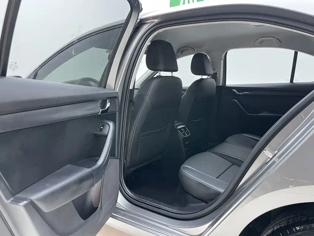Skoda Octavia 2022 — фото 11