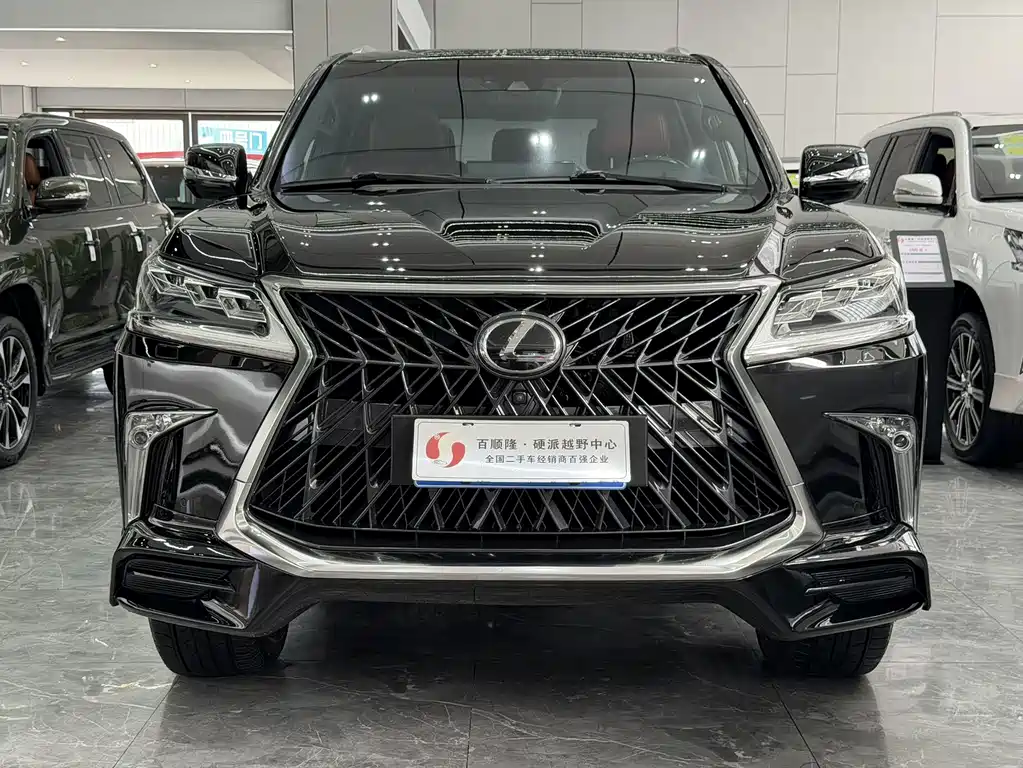 Lexus LX 2020 — фото 1