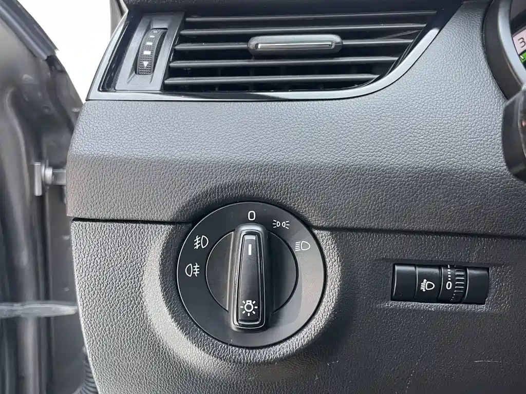 Skoda Octavia 2022 — фото 21