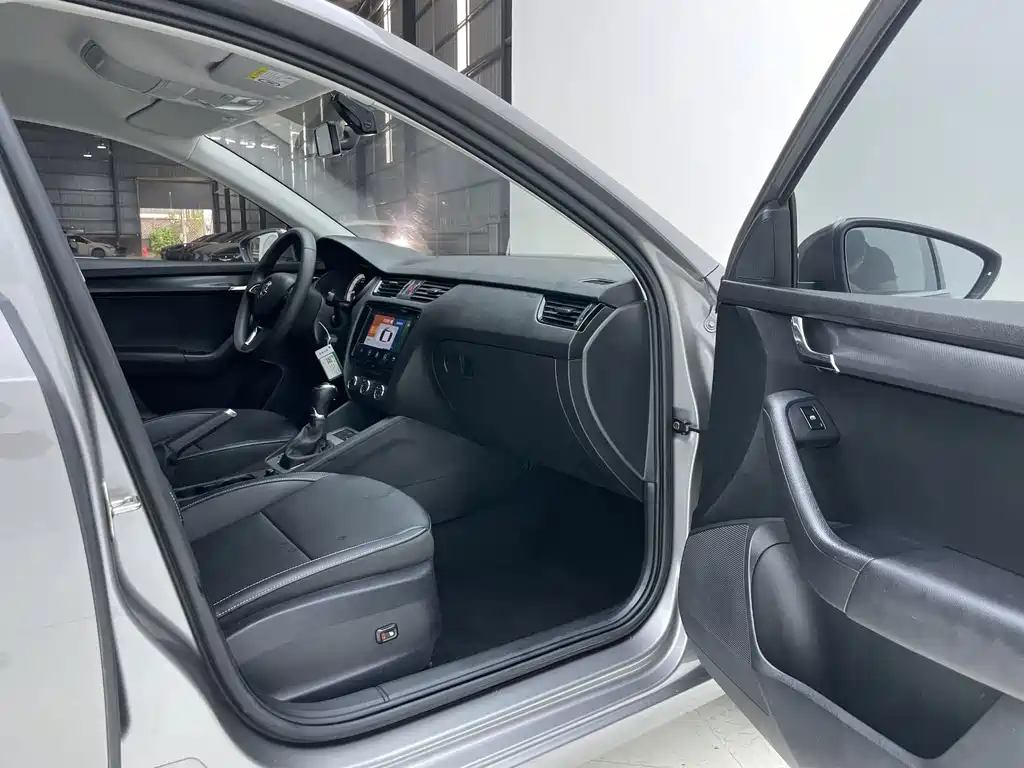Skoda Octavia 2022 — фото 28
