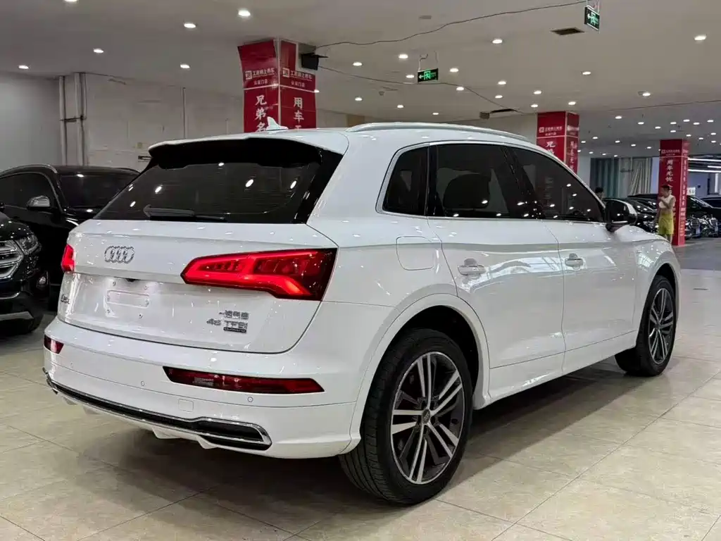 Audi Q5L 2019 — фото 7