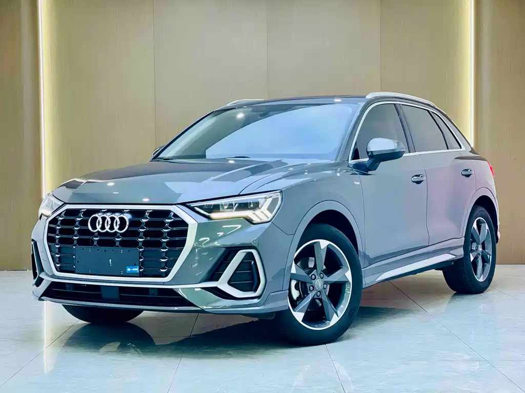 Audi Q3 2020 — фото 1