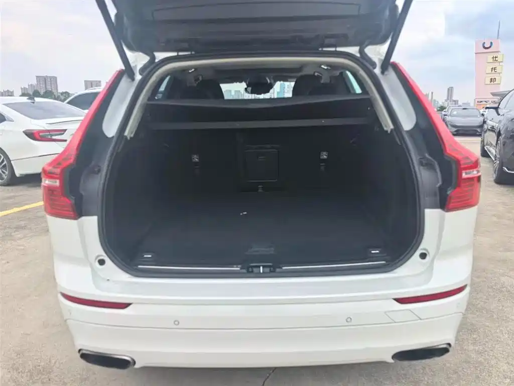 Volvo XC60 2019 — фото 15
