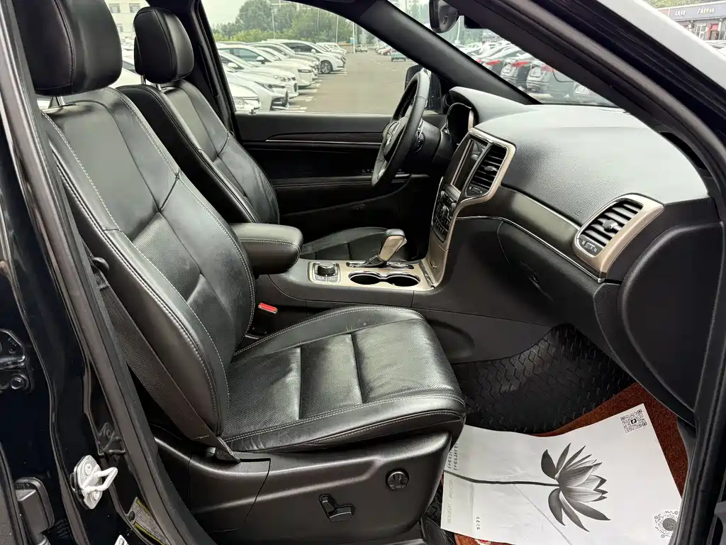 Jeep Grand Cherokee 2018 — фото 20