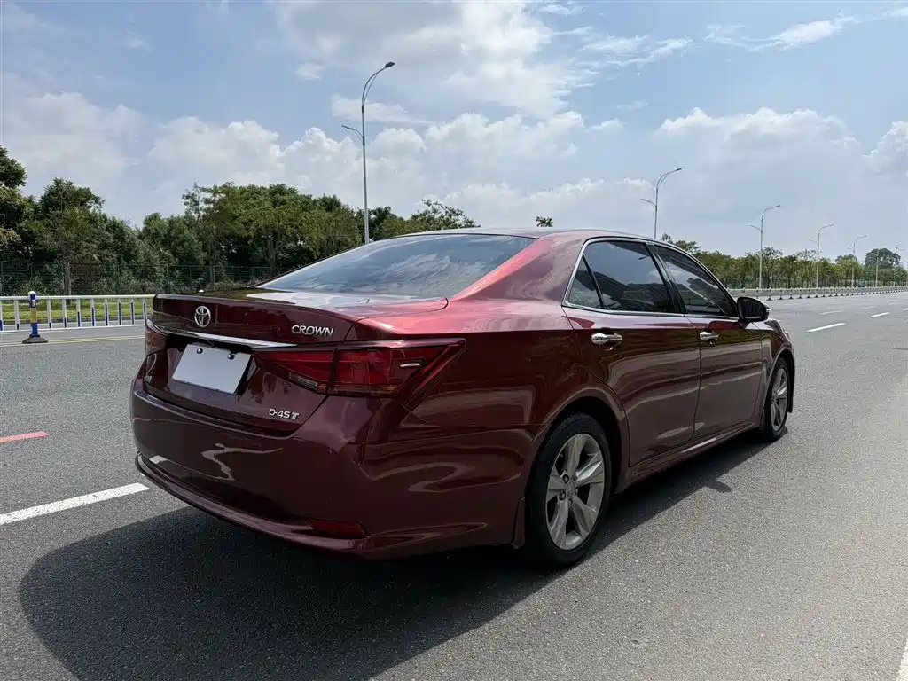Toyota Crown 2016 — фото 4