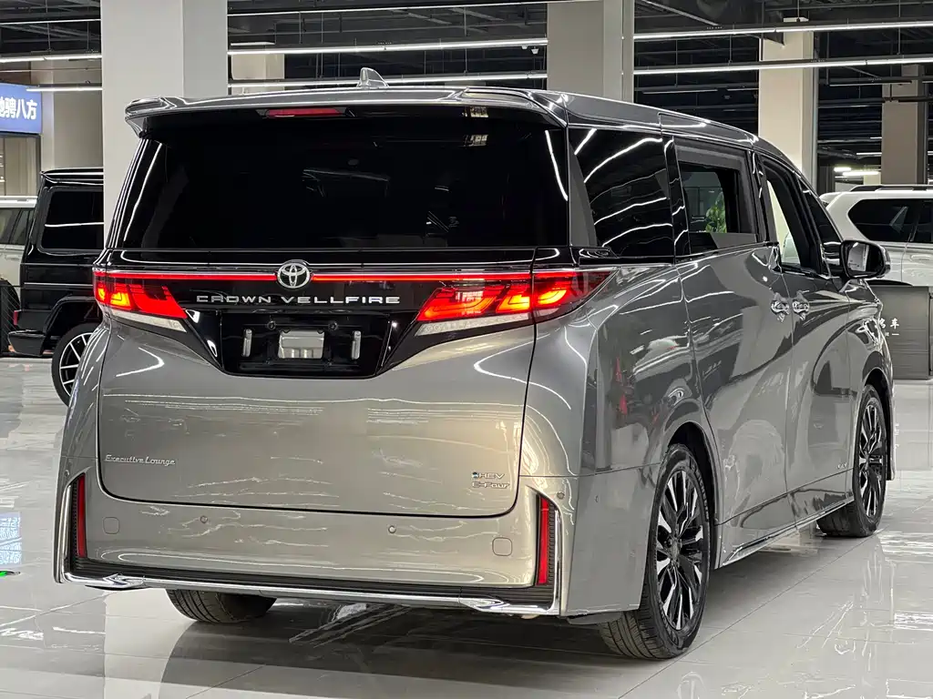 Toyota Vellfire 2023 — фото 4