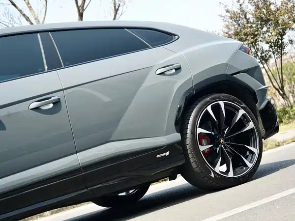 Lamborghini Urus 2024