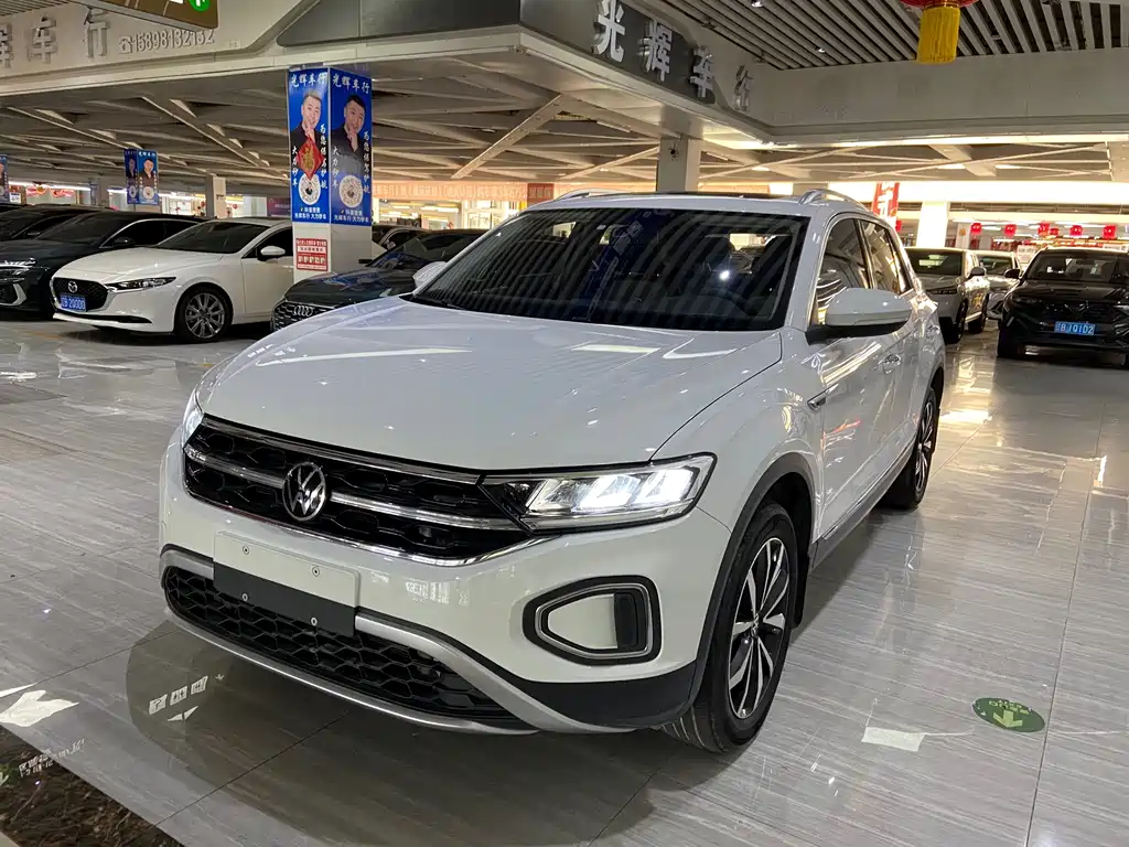 Volkswagen T-Roc 2023 — фото 1