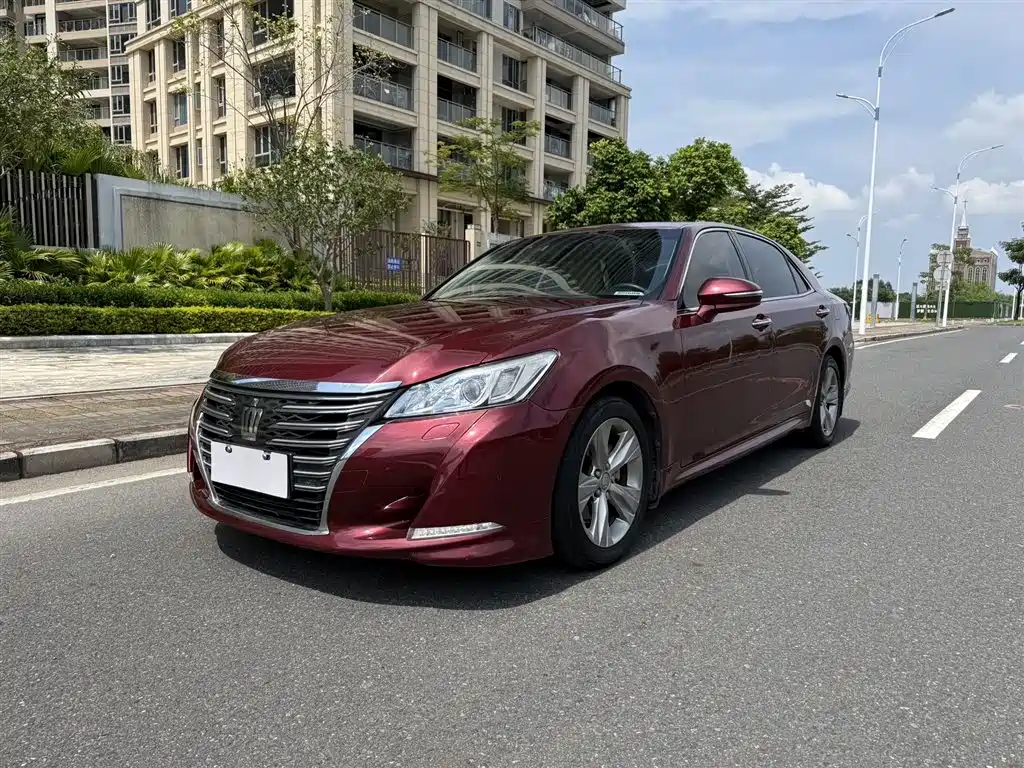 Toyota Crown 2016 — фото 1