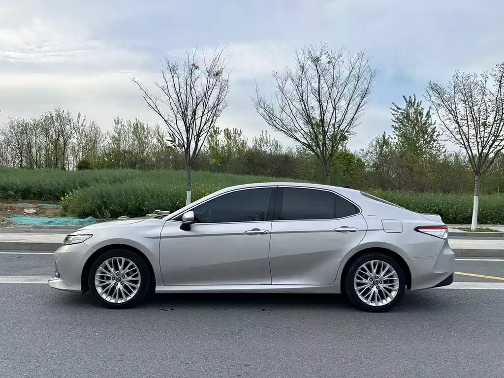 Toyota Camry 2020 — фото 3