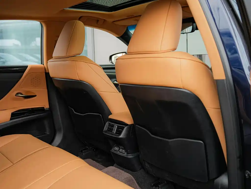 Lexus ES 2023 — фото 12
