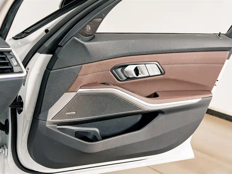 BMW 3 Series 2021 — фото 16