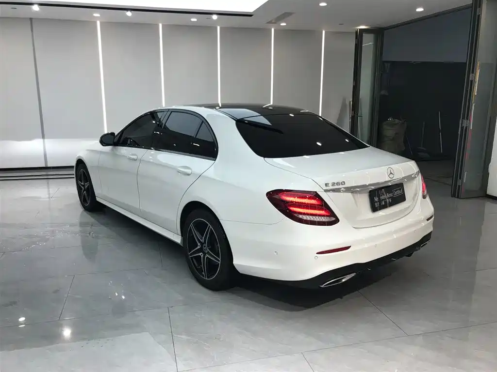 Mercedes-Benz E-Class 2020 — фото 15