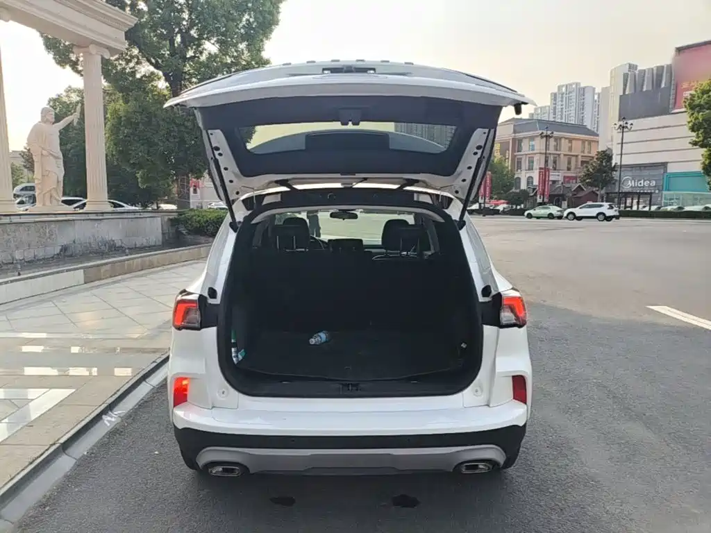 Ford Escape 2022 — фото 19