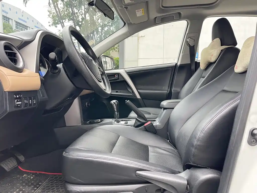 Toyota RAV4 2016 — фото 11