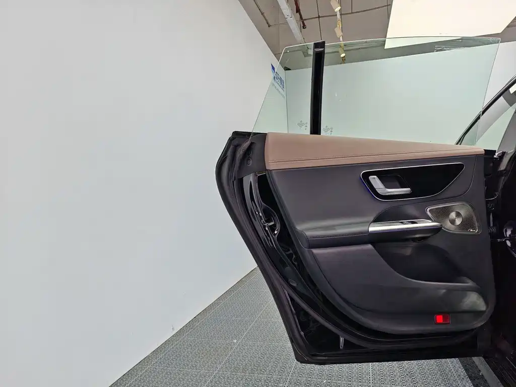 Mercedes-Benz EQE 2025 — фото 14