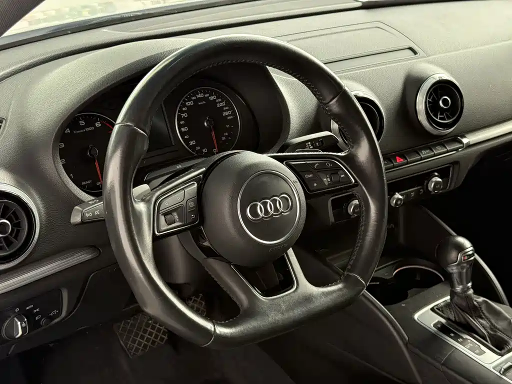 Audi A3 2018 — фото 8