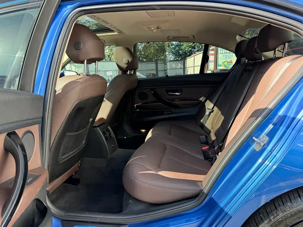 BMW 3 Series 2019 — фото 11