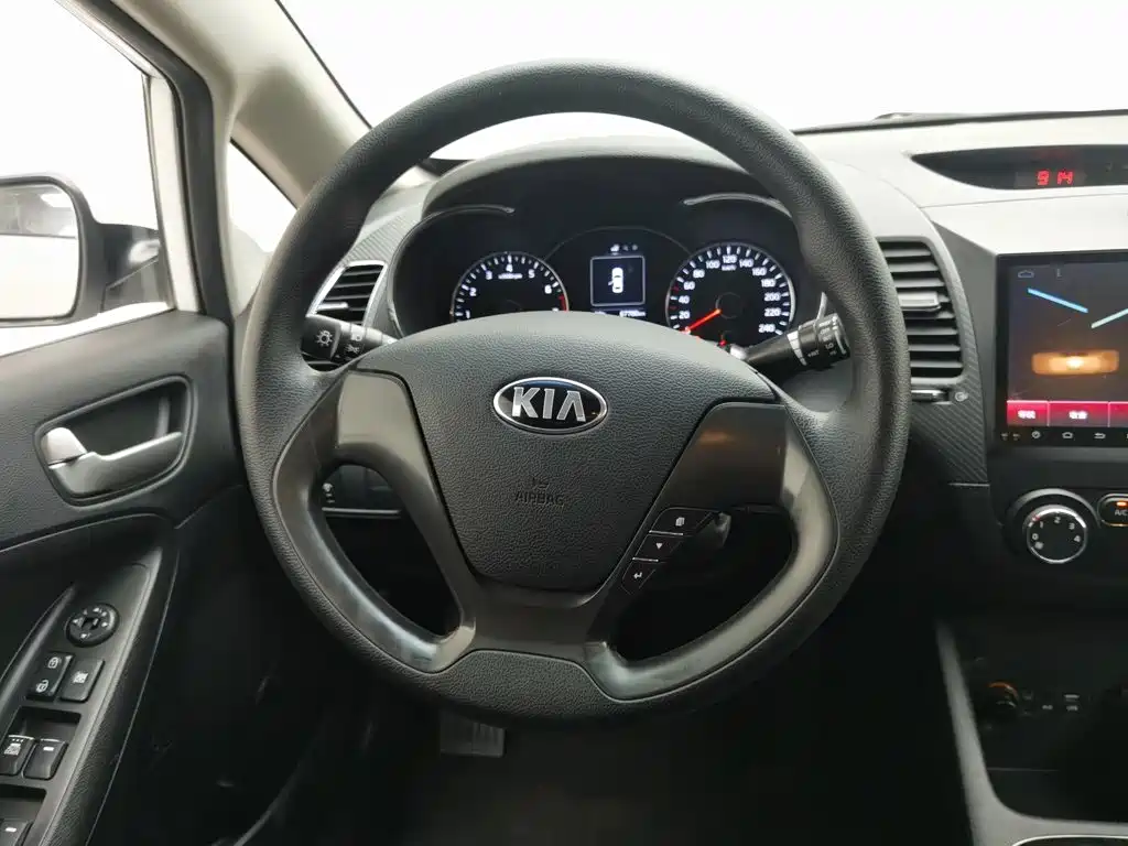 Kia K3 2017 — фото 11