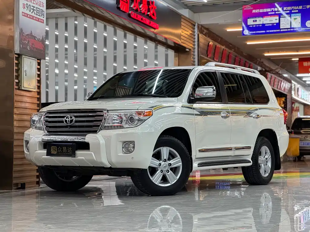 Toyota Land Cruiser 2014 — фото 1