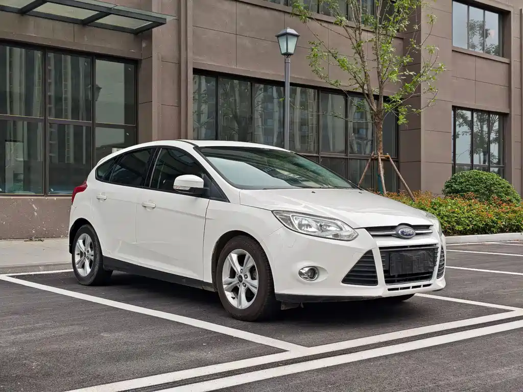 Ford Focus 2014 — фото 3