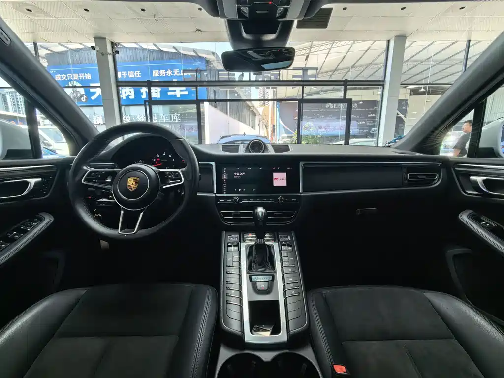 Porsche Macan 2019 — фото 12