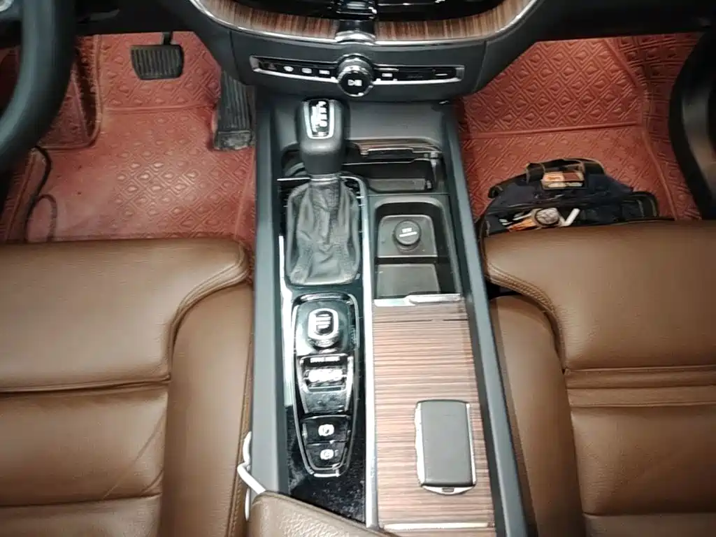Volvo XC60 2020 — фото 14