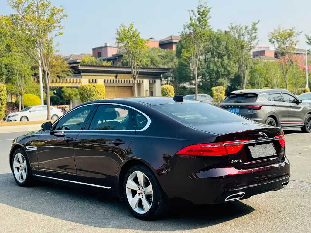 Jaguar XFL 2017 — фото 15